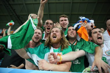 futbol maçı sırasında destekçileri