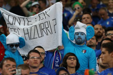 futbol maçı sırasında destekçileri