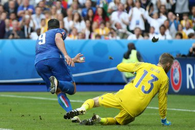 Euro 2016 yılında Fransa - İtalya Vs İspanya arasında maç