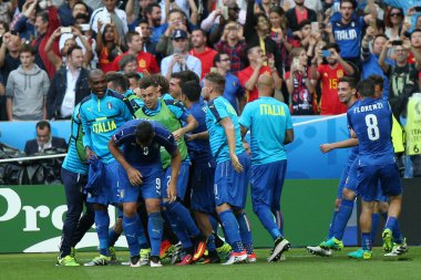Euro 2016 yılında Fransa - İtalya Vs İspanya arasında maç