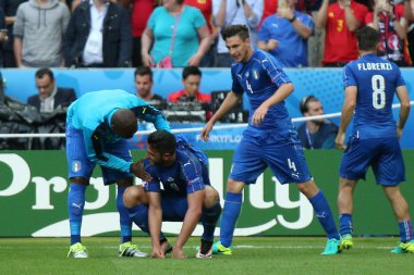 Euro 2016 yılında Fransa - İtalya Vs İspanya arasında maç