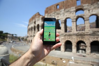 Pokemon Roma'da oynamak