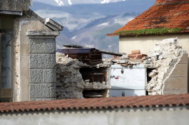 evler, Orta Italya'nin depremden yok