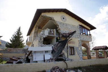 evler, Orta Italya'nin depremden yok
