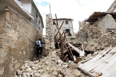 evler, Orta Italya'nin depremden yok