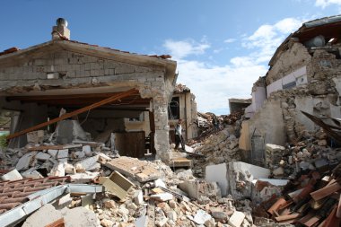 evler, Orta Italya'nin depremden yok