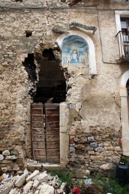 evler, Orta Italya'nin depremden yok