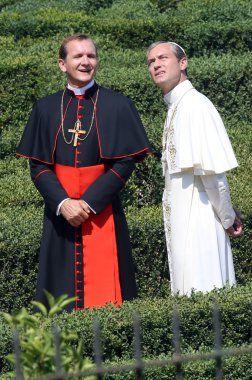 Jude Hukuk e Sebastian Roche sul set di 