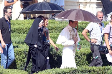 Jude Hukuk bir Diane Keaton sul set serie tv regista sorrentino. 