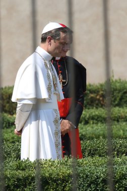 Jude Hukuk e Sebastian Roche sul set di 