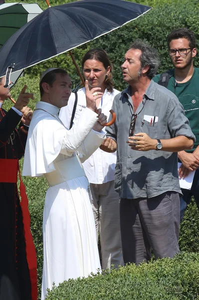 Jude lag e Sebastian Roche Sul set di "den unge påven" — Stockfoto