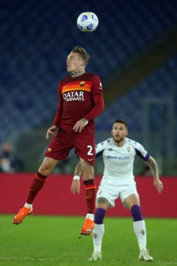 Roma, İtalya - 01 / 11 / 2020: Rick Karsdorp (AS ROMA), Roma 'daki Olimpiyat Stadyumu' nda As Roma ve Fiorentina arasında oynanan İtalya Serie A Ligi 20 / 21 futbol karşılaşmasında
