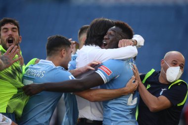 Roma, İtalya - 08 / 11 / 2020: Felipe Caicedo (LAZIO) Serie A İtalya Ligi karşılaşması sırasında INZAGHI ile gol ve kutlamaları Roma Olimpiyat Stadyumu 'nda SS LAZIO FC Juventus' a karşı.