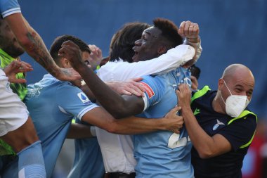 Roma, İtalya - 08 / 11 / 2020: Felipe Caicedo (LAZIO) Serie A İtalya Ligi karşılaşması sırasında INZAGHI ile gol ve kutlamaları Roma Olimpiyat Stadyumu 'nda SS LAZIO FC Juventus' a karşı.