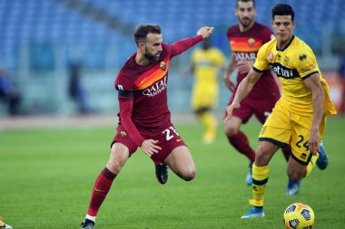 Roma, İtalya - 22 / 11 / 2020: BORJA MAYORAL (ROMA), YORDAN OSORIO (PARMA) Serie A İtalya Ligi karşılaşmasında AS ROMA - PARMA CALCIO 1913 Roma Olimpiyat Stadyumu.