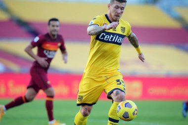 Roma, İtalya - 22 / 11 / 2020: Serie A italyan ligi maçında PAUL KUCKA iş başında AS ROMA-PARMA CALCIO 1913 Roma Olimpiyat Stadyumu 'nda.