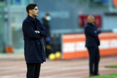Roma, İtalya - 22 / 11 / 2020: Paulo Fonseca (AS ROMA) Serie A italyan ligi maçında AS ROMA - PARMA CALCIO 1913 Roma Olimpiyat Stadyumu.