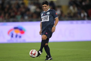 Roma, İtalya - 12 / 10 / 2014: Diego Armando Maradona Roma 'daki Olimpiyat Stadyumu' nda Papa Francis 'e adanmış 