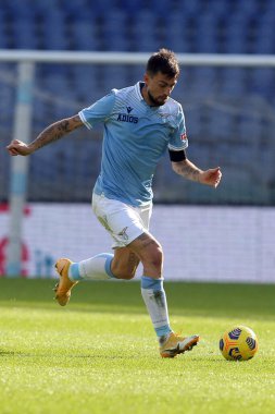Roma, İtalya - 29 / 11 / 2020: Francesco Acerbi (LAZIO) İtalyan Serisi A Ligi 20 / 21 futbol karşılaşmasında SS LAZIO ile UDINESE arasında Roma Olimpiyat Stadyumu 'nda oynanan karşılaşmada
