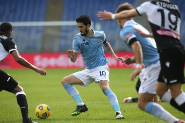 Roma, İtalya - 29 / 11 / 2020: Luis Alberto (LAZIO) İtalyan Serie A Ligi 20 / 21 futbol karşılaşmasında SS LAZIO ile UDINESE arasında Roma Olimpiyat Stadyumu 'nda oynanan karşılaşmada