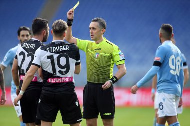 Roma, İtalya - 29 / 11 / 2020: REFEREE AURELIANO İtalyan Serisi sırasında SS LAZIO ile UDINESE arasında oynanan 20 / 21 'lik futbol karşılaşması sırasında Roma Olimpiyat Stadyumu' nda eylem halindeydi