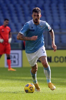 Roma, İtalya - 29 / 11 / 2020: Francesco Acerbi (LAZIO) İtalyan Serisi A Ligi 20 / 21 futbol karşılaşmasında SS LAZIO ile UDINESE arasında Roma Olimpiyat Stadyumu 'nda oynanan karşılaşmada