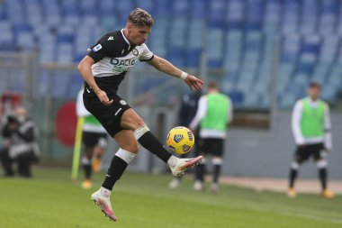 Roma, İtalya - 29 / 11 / 2020: LARSEN (UDINESE) İtalyan Serisi 'nde SS LAZIO ile UDINESE arasında oynanan 20 / 21' lik futbol maçı sırasında Roma Olimpiyat Stadyumu 'nda başladı