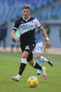 Roma, İtalya - 29 / 11 / 2020: LARSEN (UDINESE) İtalyan Serisi 'nde SS LAZIO ile UDINESE arasında oynanan 20 / 21' lik futbol maçı sırasında Roma Olimpiyat Stadyumu 'nda başladı