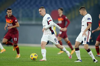 ROME, İtalya - 23.12.2020: M.ROG (CAGLIARI) İtalyan Serisi A Ligi 2020 maçında AS ROMA - CAGLIARI arasındaki Olimpiyat Stadyumu