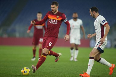 ROME, İtalya - 23.12.2020: DZEKO (ROMA) İtalyan Serie A Ligi 2020 'de Roma Olimpiyat Stadyumu' nda AS ROMA - CAGLIARI arasında oynanan futbol karşılaşmasında
