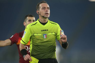 ROME, İtalya - 23.12.2020: REFEREE Pairetto di Nichelinoin, İtalya Serie A Ligi 2020 sezonunda AS ROMA - CAGLIARI arasındaki Olimpiyat Stadyumu 'nda oynanan karşılaşma