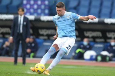 ROME, İtalya - 06.01.2021: Milinkoviç-Saviç (LAZIO) İtalya Serie A Ligi 2020-2021 futbol karşılaşmasında SS LAZIO-FIORENTINA, Roma Olimpiyat Stadyumu 'nda
