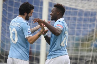 ROME, İtalya - 06.01.2021: Felipe Caicedo (LAZIO), Luis Alberto (LAZIO) İtalya Serie A Ligi 2020-2021 futbol karşılaşması sırasında Roma 'daki Olimpiyat Stadyumu' nda SS LAZIO-FIORENTINA arasında oynanan 2021 sezonunda