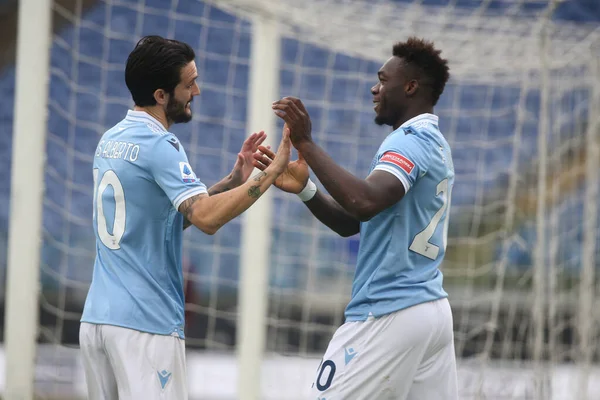 ROME, İtalya - 06.01.2021: Felipe Caicedo (LAZIO), Luis Alberto (LAZIO) İtalya Serie A Ligi 2020-2021 futbol karşılaşması sırasında Roma 'daki Olimpiyat Stadyumu' nda SS LAZIO-FIORENTINA arasında oynanan 2021 sezonunda