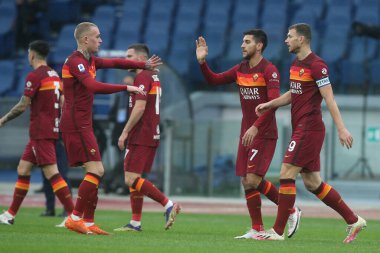 ROME, İtalya - 10.01.2021: LPELLEGRINI (ROMA) İtalyan Serisi 2020-2021 sezonunda Roma 'daki Olimpiyat stadyumunda AS ROMA - FC INTER arasındaki futbol maçında gol attı.
