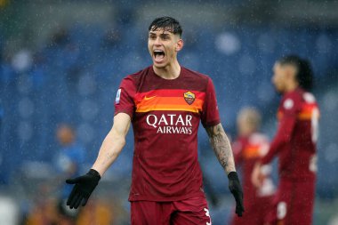 ROME, İtalya - 10.01.2021: ROGER IBANEZ (ROMA) İtalya Serie A Ligi 2020-2021 sezonunda Roma 'daki Olimpiyat stadyumunda AS ROMA - FC INTER maçında
