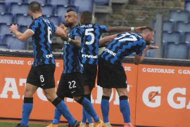 ROME, İtalya - 10.01.2021: MSkriniar (Inter) MSkriniar (Inter) İtalya Serie A Ligi 2020-2021 futbol karşılaşması sırasında Roma Olimpiyat Stadyumu 'nda AS ROMA - FC INTER maçında gol attı.