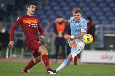 ROME, İtalya - 15.01.2021: GIANLUCA MANCINI (ROMA), Ciro Immobile (LAZIO) İtalyan Serie A Ligi 2020-2021 futbol karşılaşması sırasında Roma 'daki Olimpiyat stadyumunda SS LAZIO AS ROMA' ya karşı