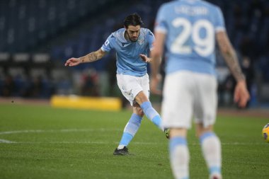 ROME, İtalya - 15.01.2021: Luis Alberto (LAZIO) Roma 'daki Olimpiyat Stadyumu' nda SS LAZIO - AS ROMA arasında oynanan 2020-2021 sezonunda İtalya Serie A Ligi 'nde oynanan müsabaka sırasında gol ve ünlem attı.