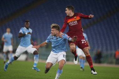 ROME, İtalya - 15.01.2021: Ciro Immobile (LAZIO), GIANLUCA MANCINI (ROMA) İtalyan Serie A Ligi 2020-2021 futbol karşılaşması sırasında Roma Olimpiyat Stadyumu 'nda SS LAZIO AS ROMA' ya karşı