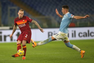 ROME, İtalya - 15.01.2021: RICK KARSDORP (ROMA), Milinkoviç-Saviç (LAZIO) İtalyan Serie A Ligi 2020-2021 futbol karşılaşması sırasında Roma 'daki Olimpiyat stadyumunda SS LAZIO AS ROMA' ya karşı
