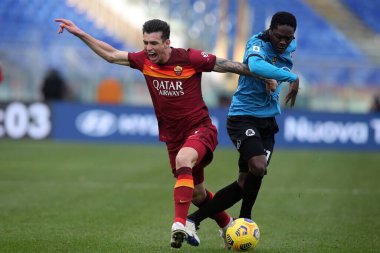 ROME, İtalya - 23.01.2021: ROGER IBANEZ (ROMA), GYASE İtalya Serisi 2020-2021 futbol karşılaşması sırasında Roma 'daki Olimpiyat stadyumunda AS ROMA - SPEZIA