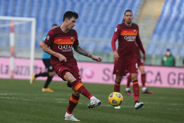 ROME, İtalya - 23.01.2021: ROGER IBANEZ (ROMA) İtalyan Serie A Ligi 2020-2021 futbol karşılaşması sırasında Roma 'daki Olimpiyat stadyumunda AS ROMA - SPEZIA