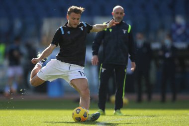 ROME, İtalya - 20.02.2021: Ciro Immobile (LAZIO), İtalya Serie A Ligi 2021 sezonunda SS LAZIO-S SMPDORIA arasında oynanan Olimpiyat Stadyumu 'nda oynanan karşılaşma öncesinde hareket halindedir.