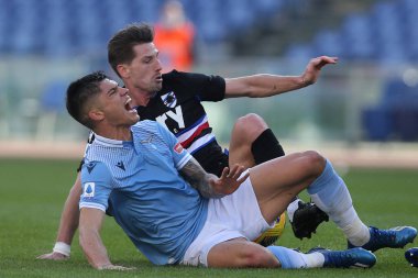 ROME, İtalya - 20.02.2021: ADRIEN SILVA (Sampdoria), Joaquin Correa İtalya Serie A 2021 Ligi 'nde SS LAZIO - S SMPDORIA arasında oynanan Olimpiyat Stadyumu maçında