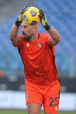ROME, İtalya - 20.02.2021: Pepe Reina (Lazio) İtalyan Serisi 2021 Ligi 'nde SS LAZIO - S SAMPDORIA arasında oynanan karşılaşmada, Rom Olimpiyat Stadyumu' nda