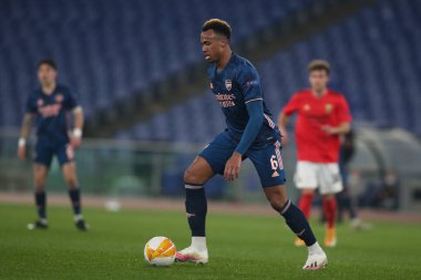 Roma, İtalya - 18 / 02 / 2021: Gabriel (ARS) UEFA EUROPE LeAGUE 'da oynanan 32 rauntluk maçın 20 / 21' inde Roma 'daki Olimpiyat Stadyumu' nda BENFICA ile ARSENAL arasında eylem halindeydi.