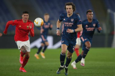 Roma, İtalya - 18 / 02 / 2021: David Luiz (ARS) UEFA EUROPE LeAGUE 32. Raundda Roma 'daki Olimpiyat Stadyumu' nda BENFICA ile ARSENAL arasında oynanan 32 futbol karşılaşmasında eylem halindeydi.