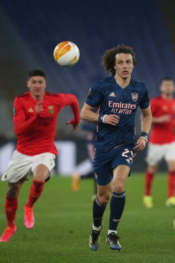 Roma, İtalya - 18 / 02 / 2021: David Luiz (ARS) UEFA EUROPE LeAGUE 32. Raundda Roma 'daki Olimpiyat Stadyumu' nda BENFICA ile ARSENAL arasında oynanan 32 futbol karşılaşmasında eylem halindeydi.