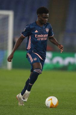 Roma, İtalya - 18 / 02 / 2021: Bukayo Saka (ARS), Roma 'daki Olimpiyat Stadyumu' nda BENFICA ile ARSENAL arasında oynanan 32 futbol karşılaşmasının UEFA EUROPE LeAGUE 20 / 21.
